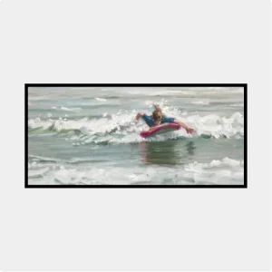 Niño con tabla sobre las olas